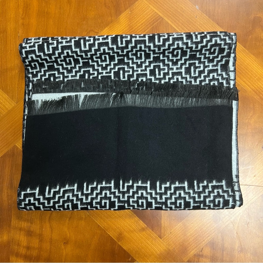 Black and White Geometric Patterned Scarf